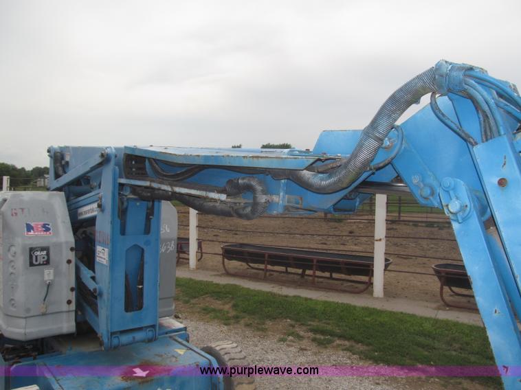 image for item F7076 1999 Genie Z34/22N narrow electric boom lift