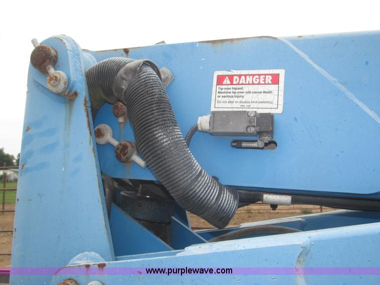 image for item F7076 1999 Genie Z34/22N narrow electric boom lift