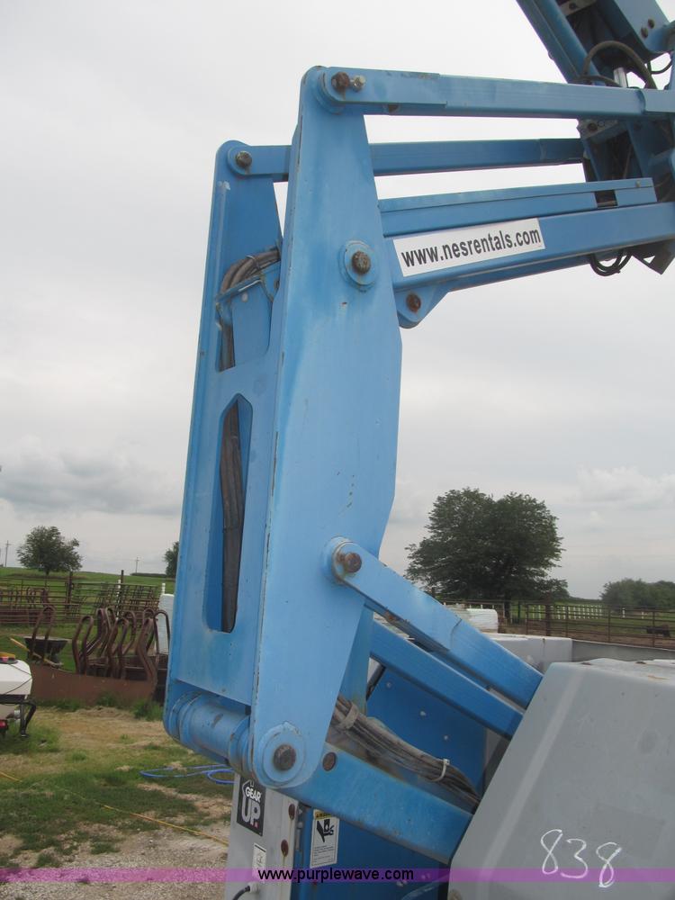 image for item F7076 1999 Genie Z34/22N narrow electric boom lift