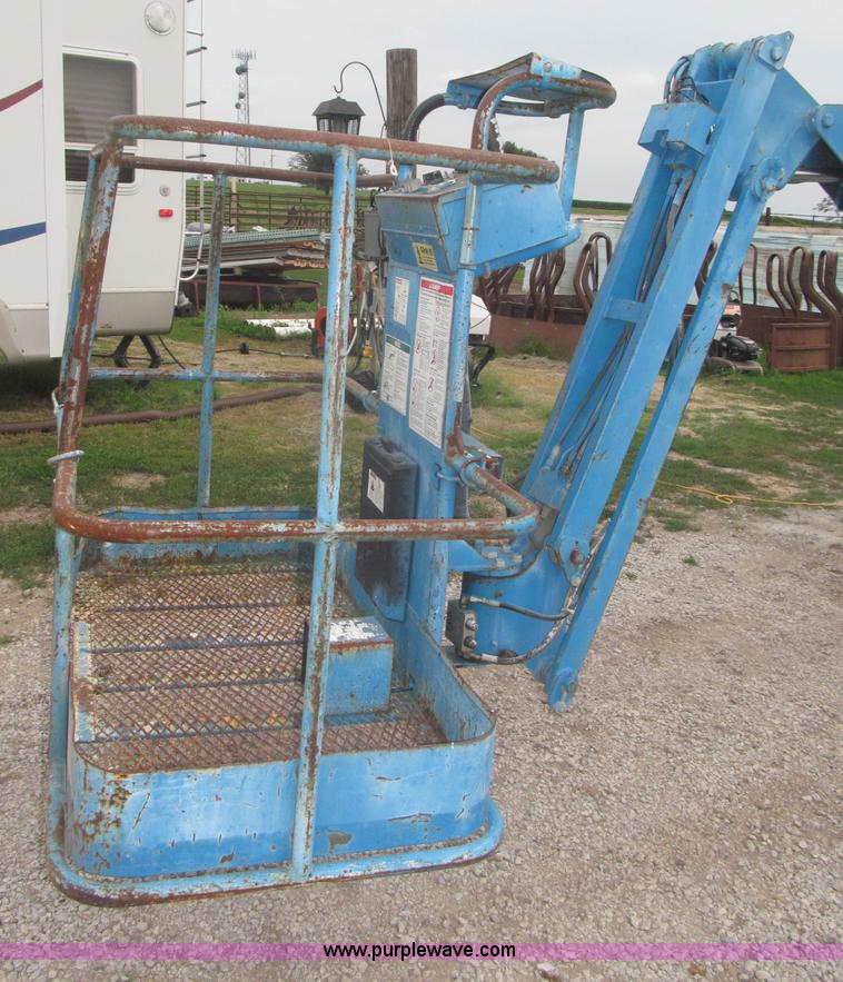 image for item F7076 1999 Genie Z34/22N narrow electric boom lift