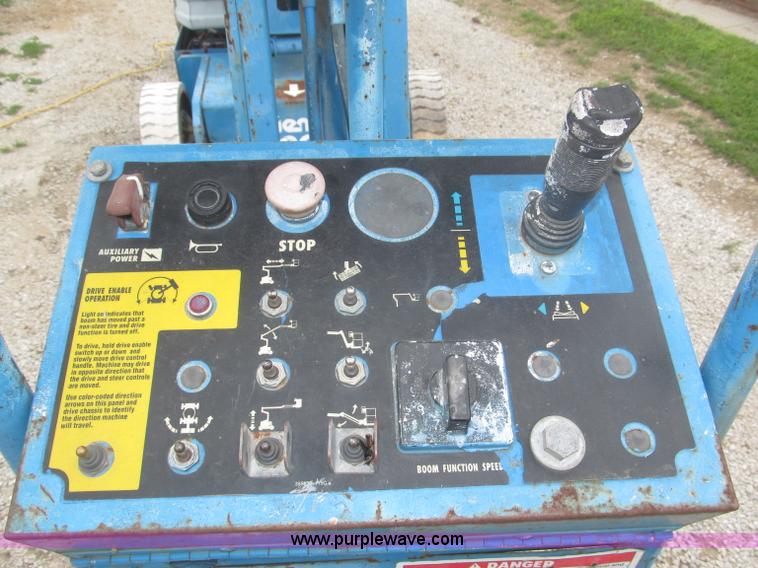 image for item F7076 1999 Genie Z34/22N narrow electric boom lift