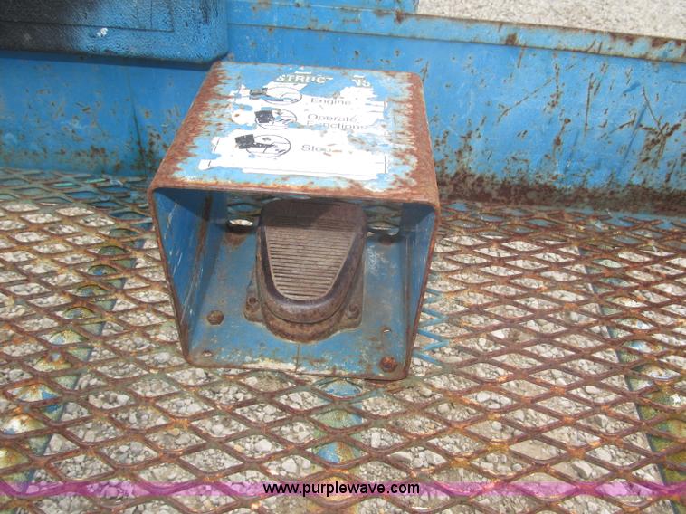 image for item F7076 1999 Genie Z34/22N narrow electric boom lift