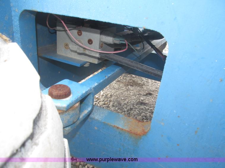 image for item F7076 1999 Genie Z34/22N narrow electric boom lift