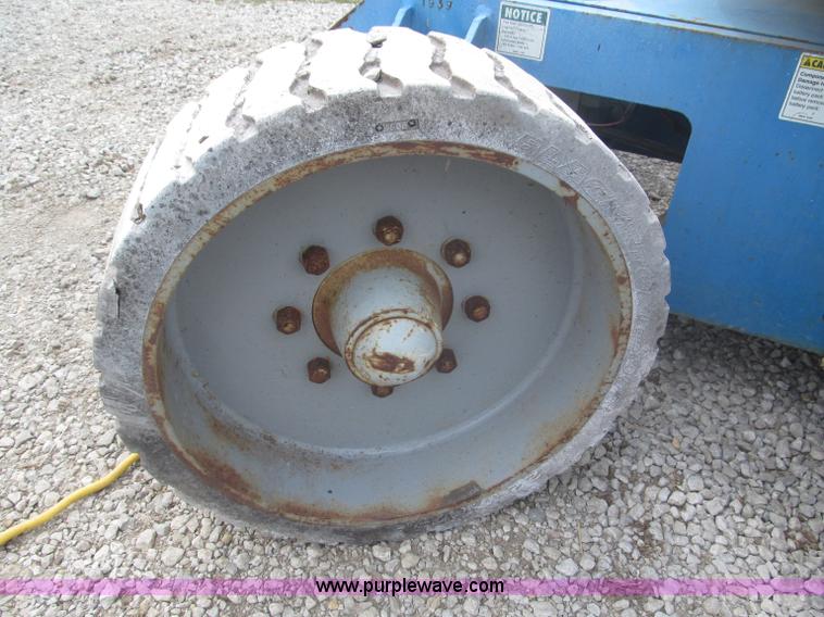 image for item F7076 1999 Genie Z34/22N narrow electric boom lift