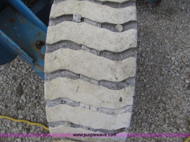 image for item F7076 1999 Genie Z34/22N narrow electric boom lift