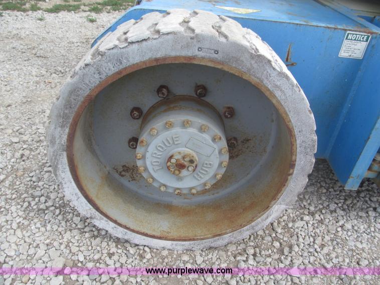 image for item F7076 1999 Genie Z34/22N narrow electric boom lift