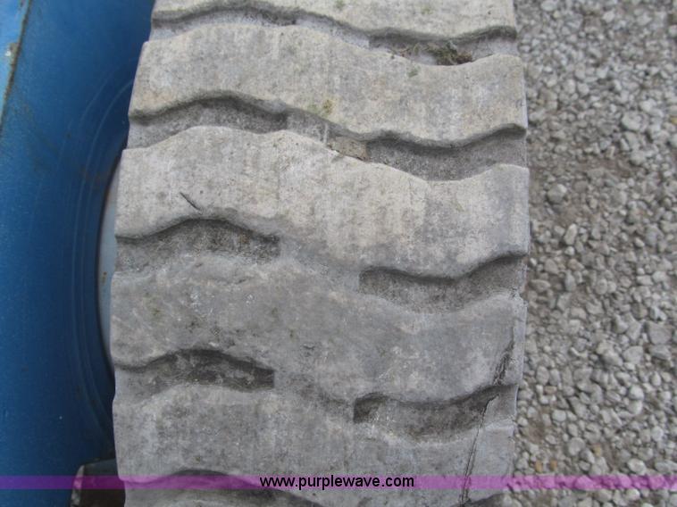 image for item F7076 1999 Genie Z34/22N narrow electric boom lift