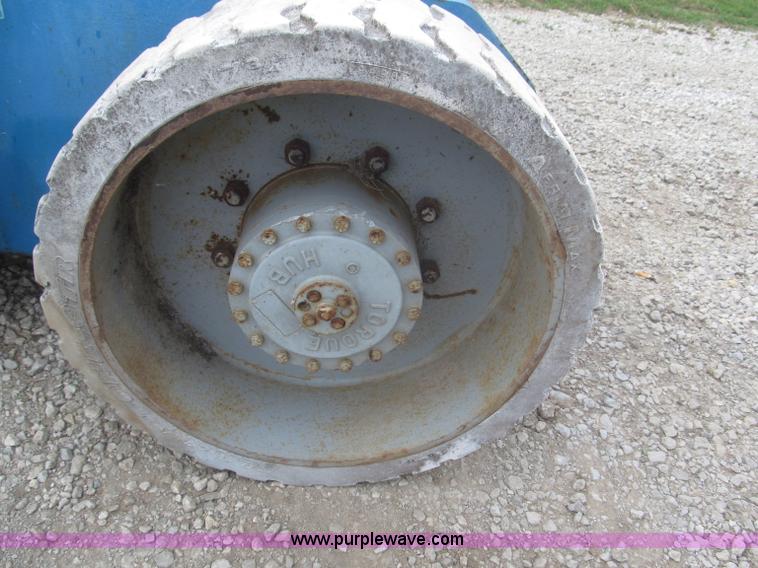 image for item F7076 1999 Genie Z34/22N narrow electric boom lift