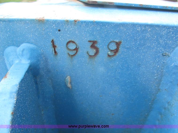 image for item F7076 1999 Genie Z34/22N narrow electric boom lift