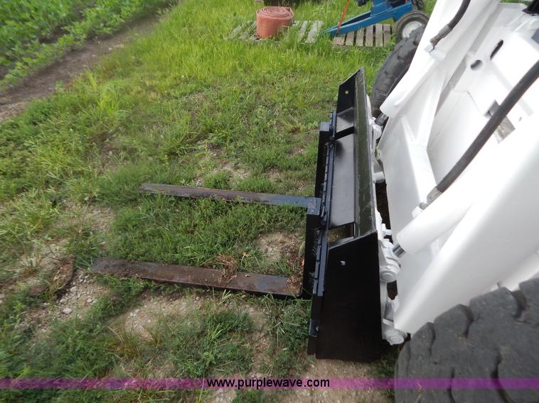 image for item G3329 Bobcat 980 skid steer