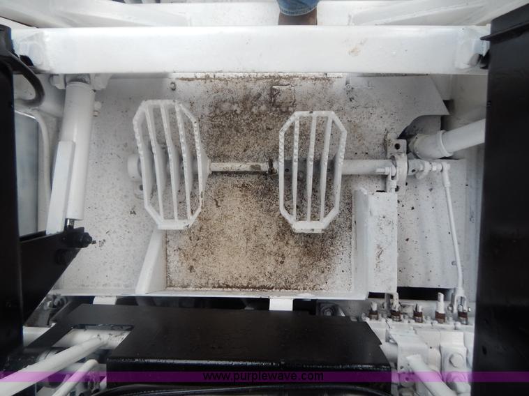 image for item G3329 Bobcat 980 skid steer