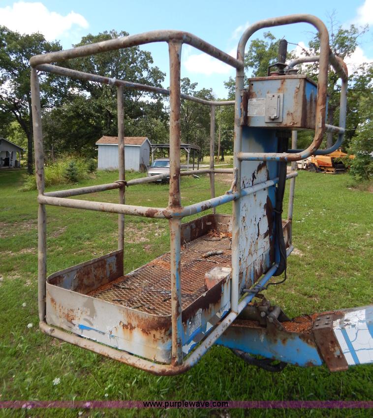 image for item G3375 1993 Genie Z-45/22 boom lift