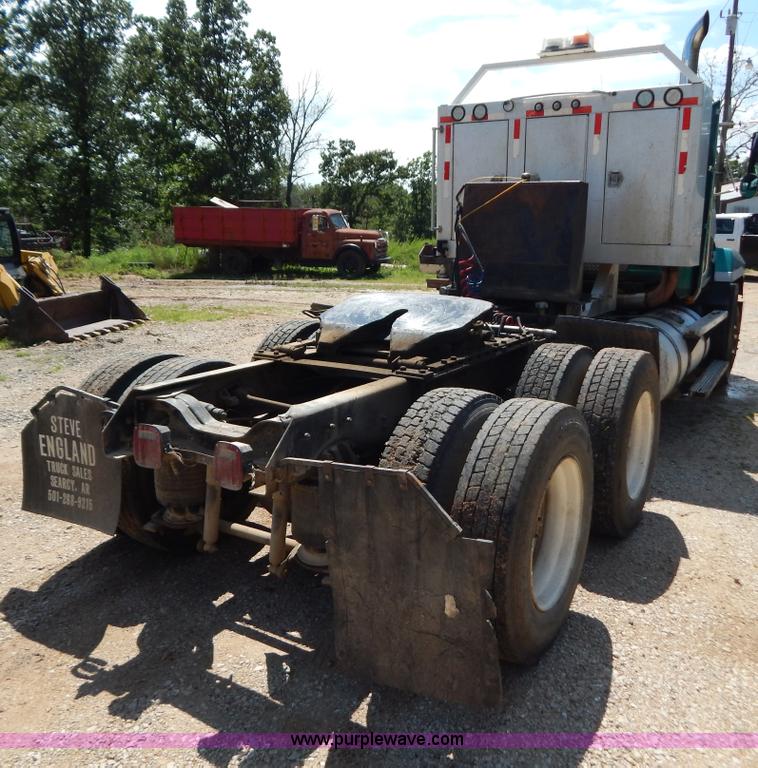 image for item G3378 1994 Mack CH613 semi truck