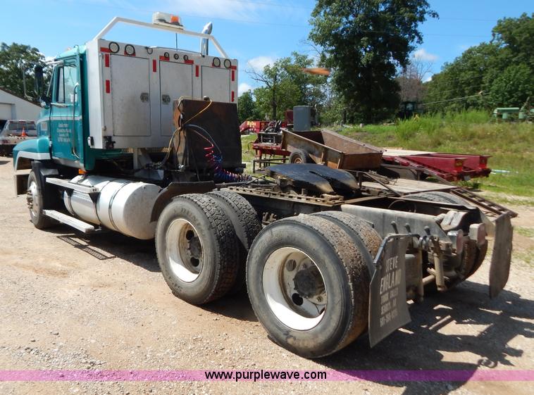 image for item G3378 1994 Mack CH613 semi truck