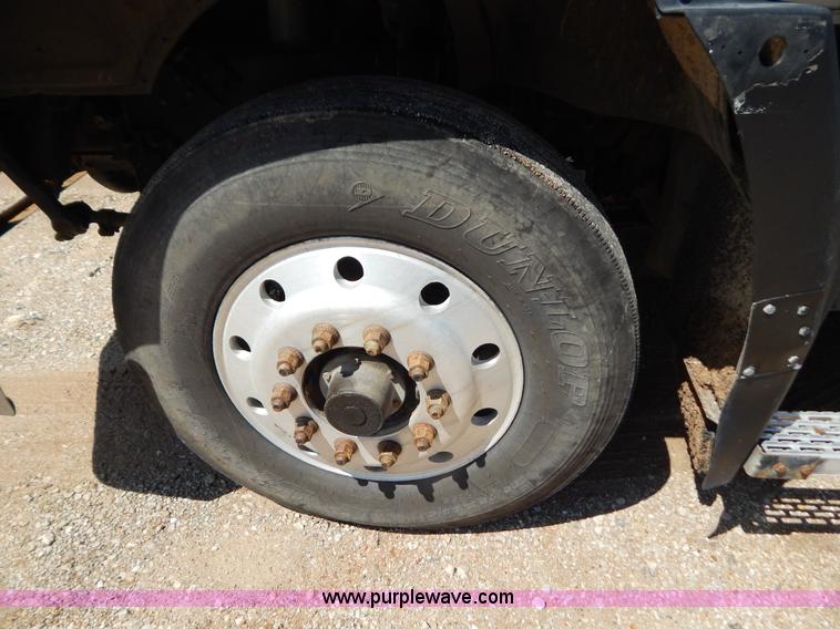 image for item G3378 1994 Mack CH613 semi truck