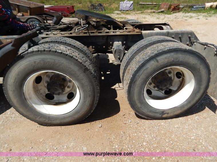 image for item G3378 1994 Mack CH613 semi truck