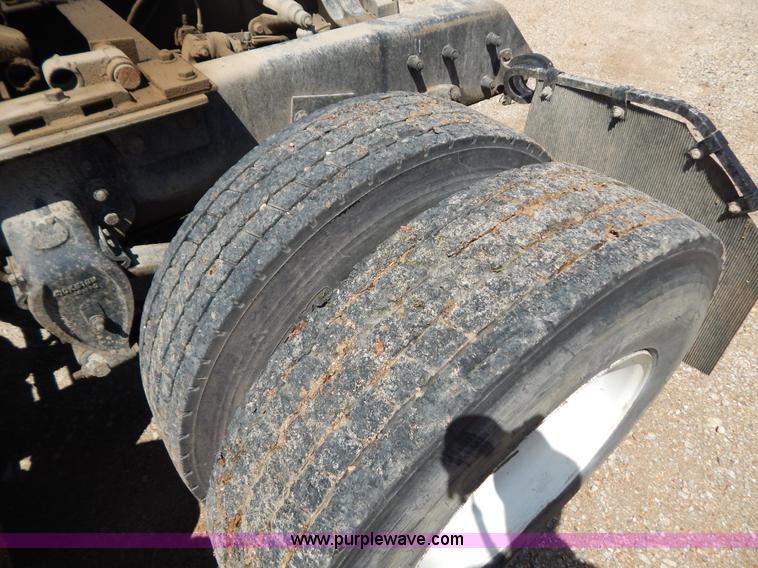 image for item G3378 1994 Mack CH613 semi truck