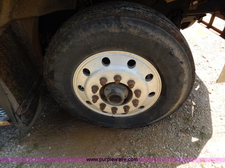 image for item G3378 1994 Mack CH613 semi truck