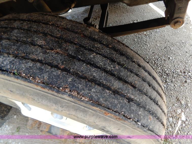 image for item G3378 1994 Mack CH613 semi truck