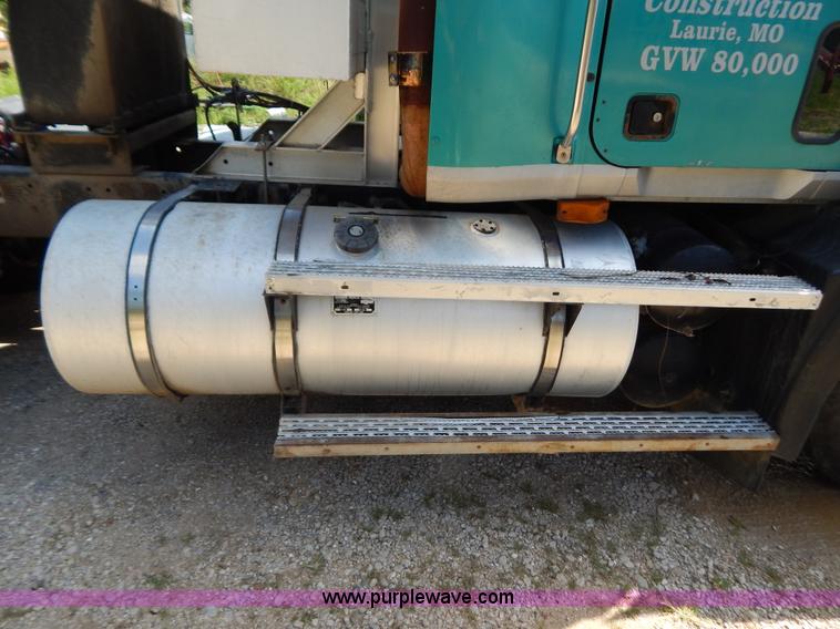 image for item G3378 1994 Mack CH613 semi truck