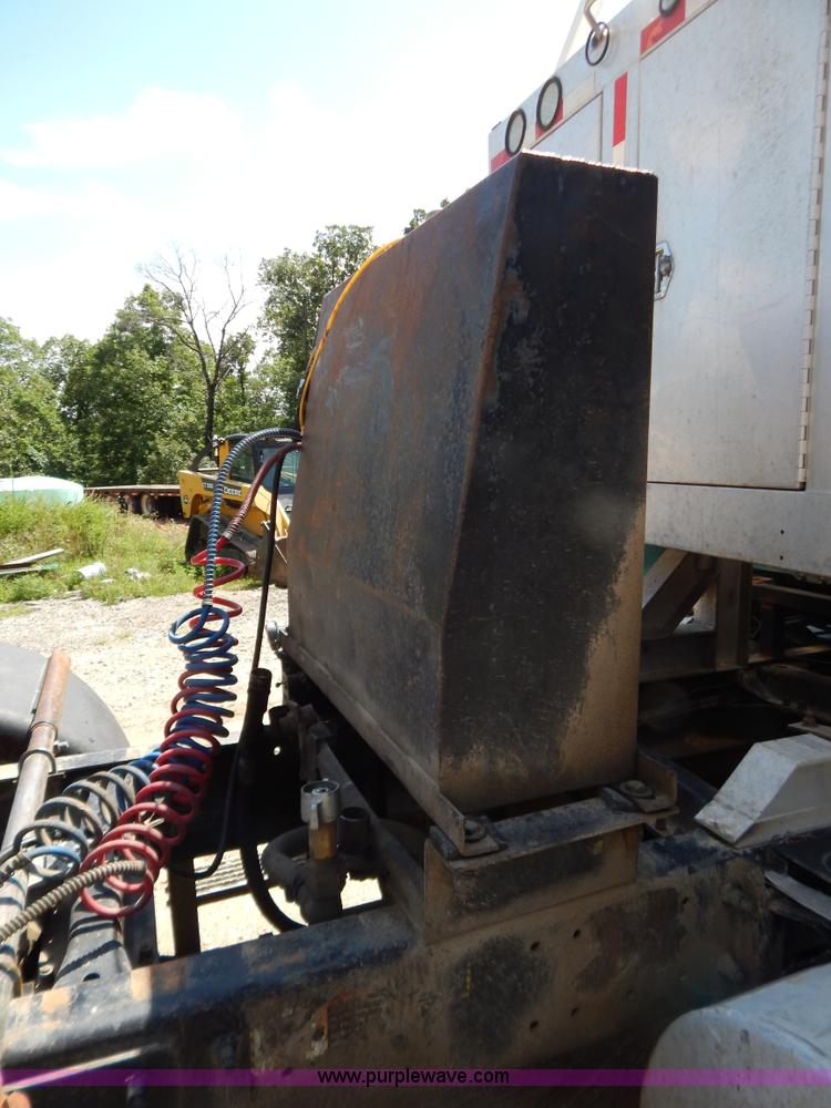 image for item G3378 1994 Mack CH613 semi truck