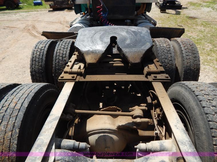 image for item G3378 1994 Mack CH613 semi truck