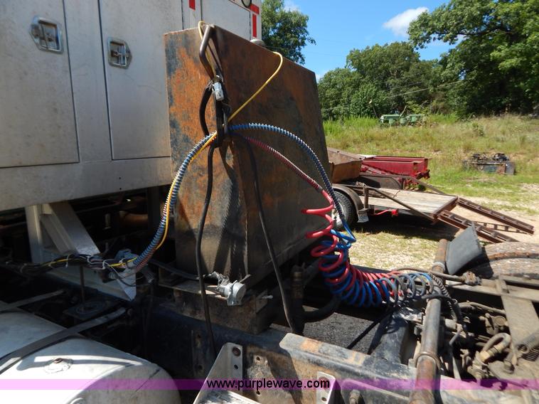 image for item G3378 1994 Mack CH613 semi truck