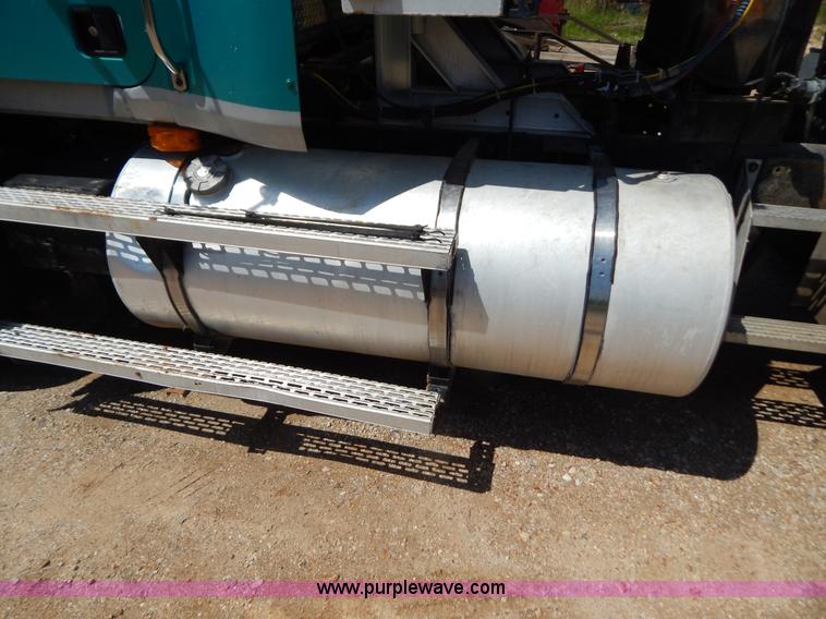 image for item G3378 1994 Mack CH613 semi truck