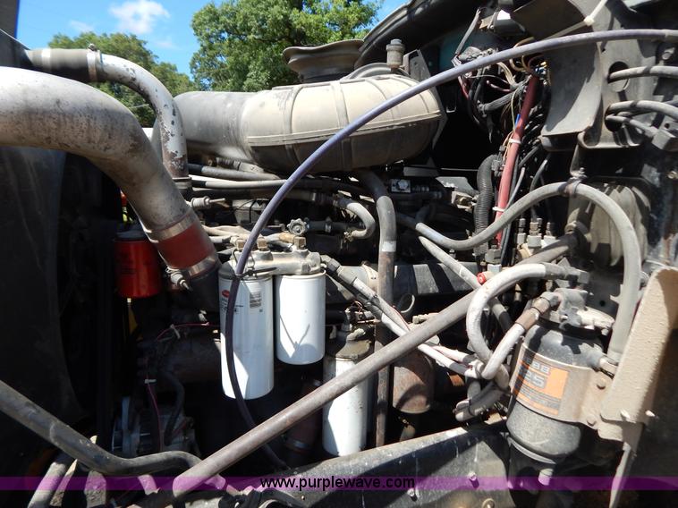 image for item G3378 1994 Mack CH613 semi truck