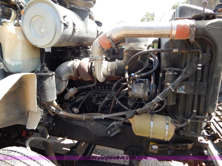 image for item G3378 1994 Mack CH613 semi truck