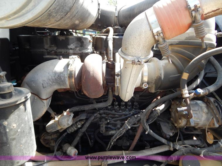 image for item G3378 1994 Mack CH613 semi truck