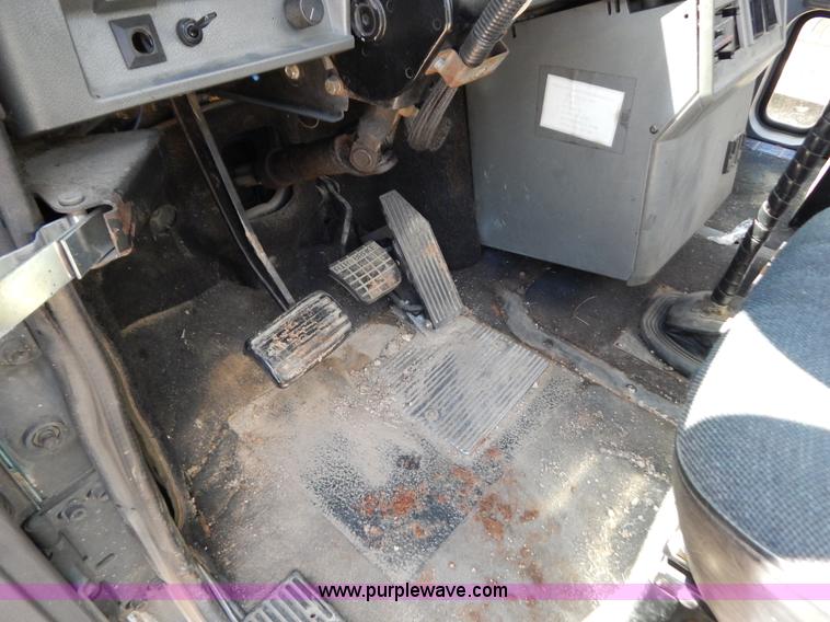 image for item G3378 1994 Mack CH613 semi truck