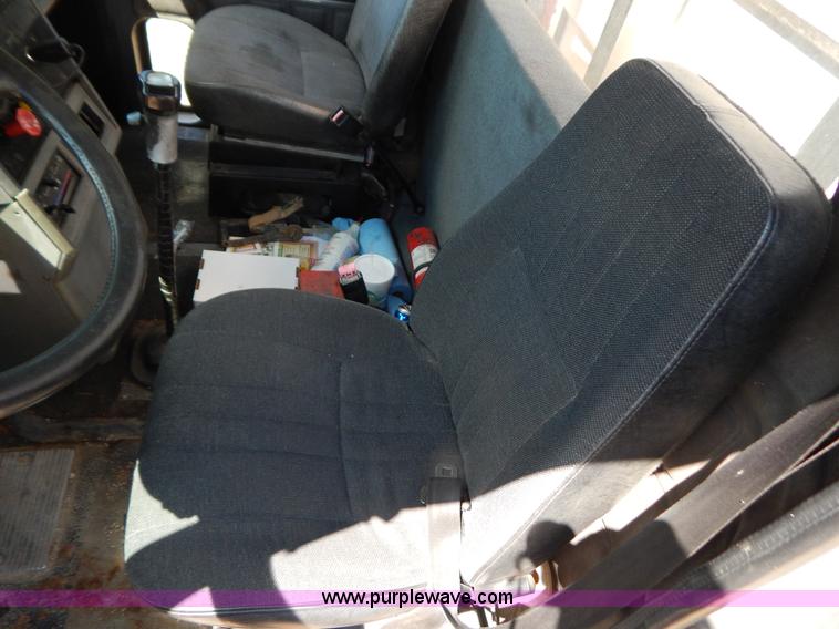 image for item G3378 1994 Mack CH613 semi truck