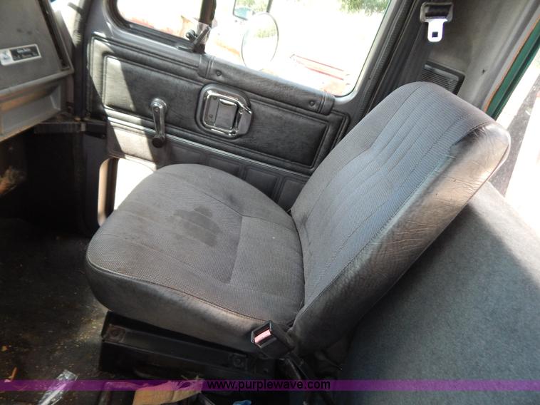 image for item G3378 1994 Mack CH613 semi truck