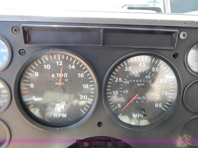 image for item G3378 1994 Mack CH613 semi truck