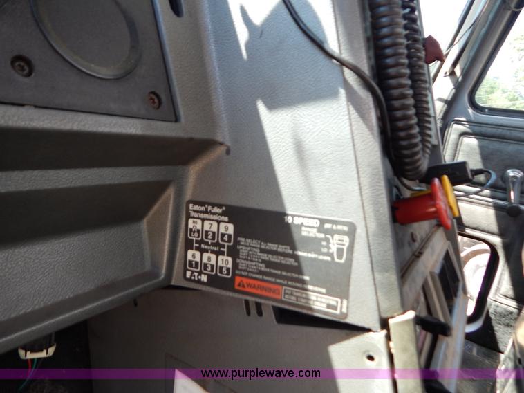 image for item G3378 1994 Mack CH613 semi truck