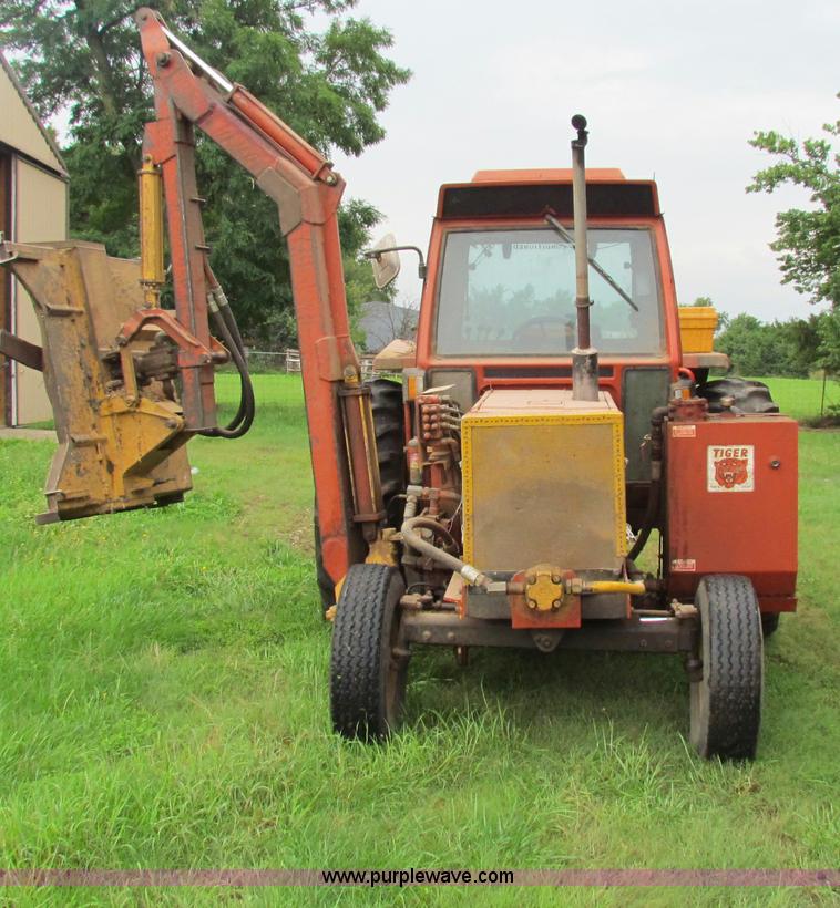image for item G4081 Hesston Tiger Special 80-90 tractor