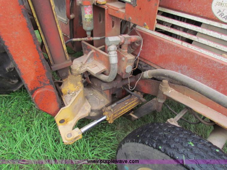 image for item G4081 Hesston Tiger Special 80-90 tractor
