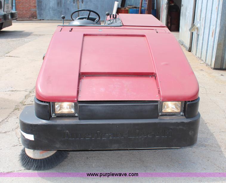 image for item G5054 1999 American Lincoln 2160 sweeper