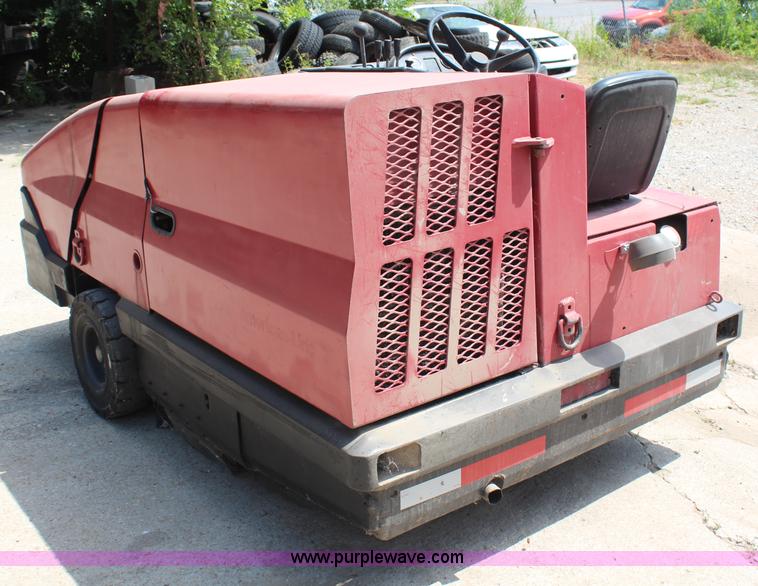 image for item G5054 1999 American Lincoln 2160 sweeper