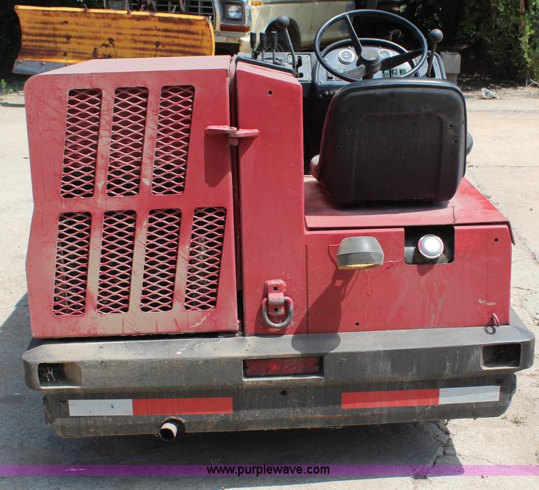 image for item G5054 1999 American Lincoln 2160 sweeper