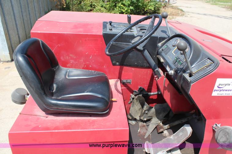 image for item G5054 1999 American Lincoln 2160 sweeper