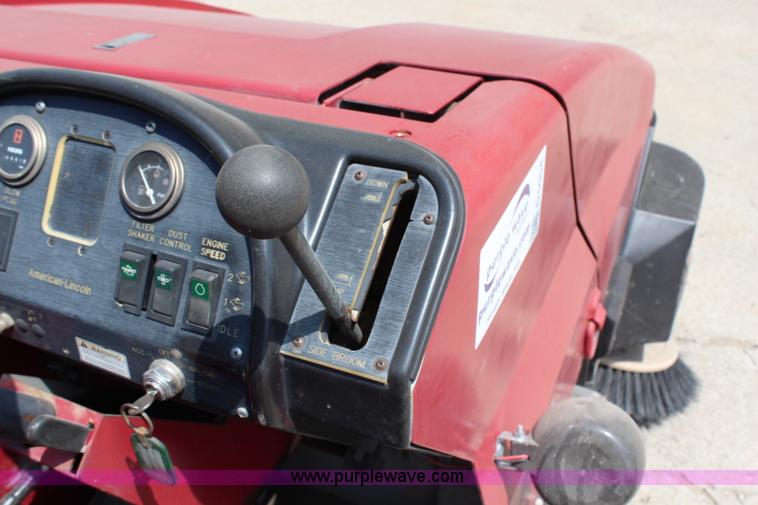 image for item G5054 1999 American Lincoln 2160 sweeper
