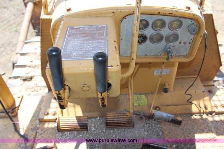 image for item G5305 1977 Caterpillar D8K dozer
