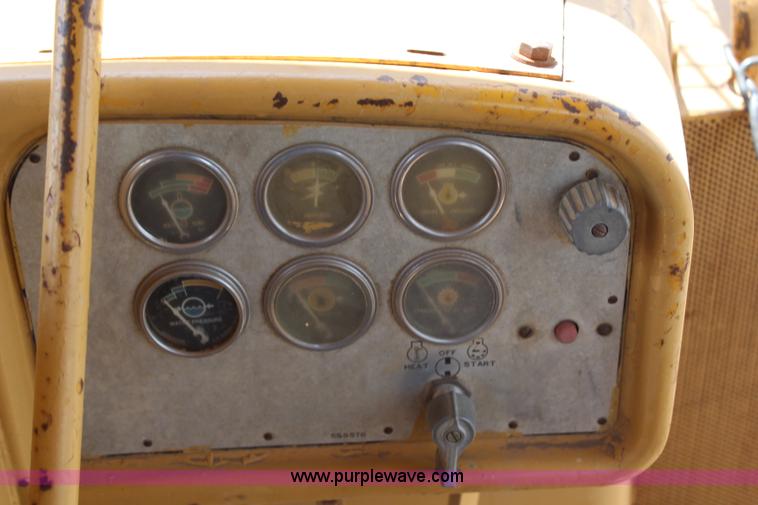 image for item G5305 1977 Caterpillar D8K dozer