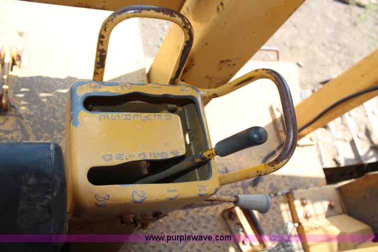 image for item G5305 1977 Caterpillar D8K dozer