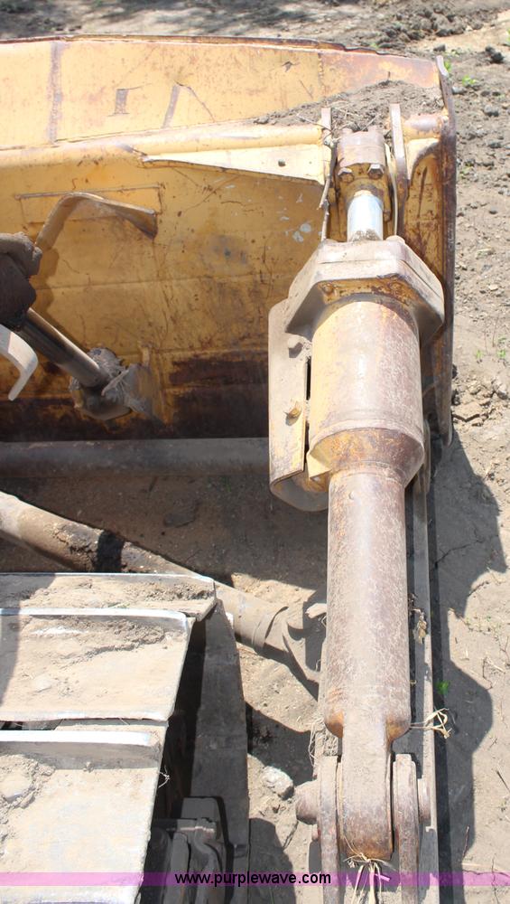 image for item G5305 1977 Caterpillar D8K dozer