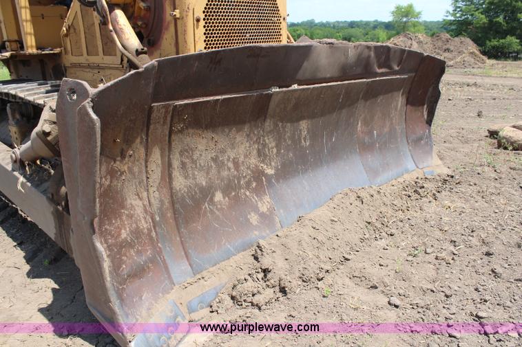 image for item G5305 1977 Caterpillar D8K dozer