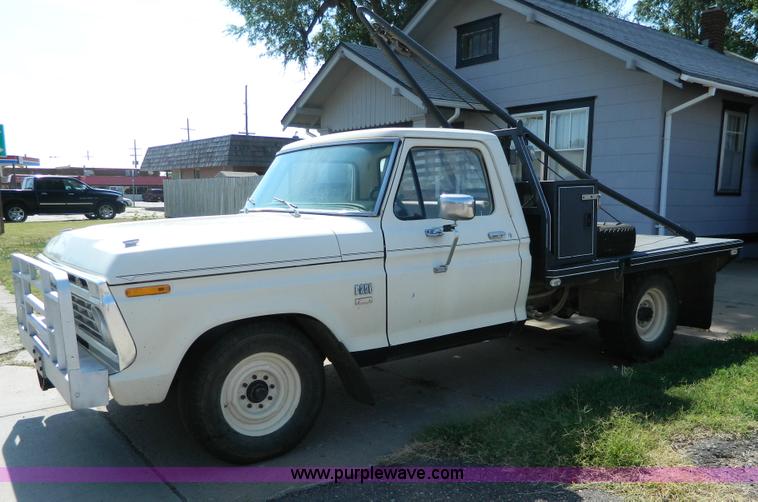 image for item G7963 1973 Ford F250 Camper Special gin pole truck