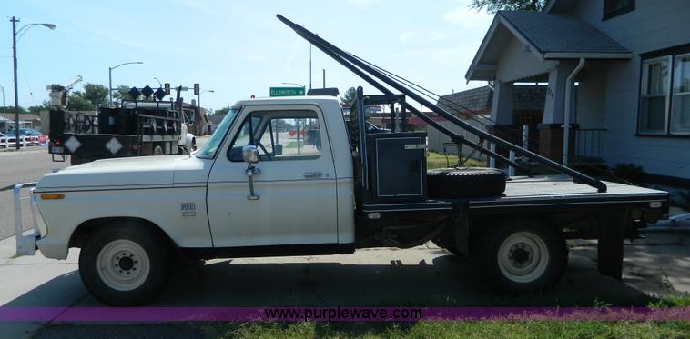 image for item G7963 1973 Ford F250 Camper Special gin pole truck